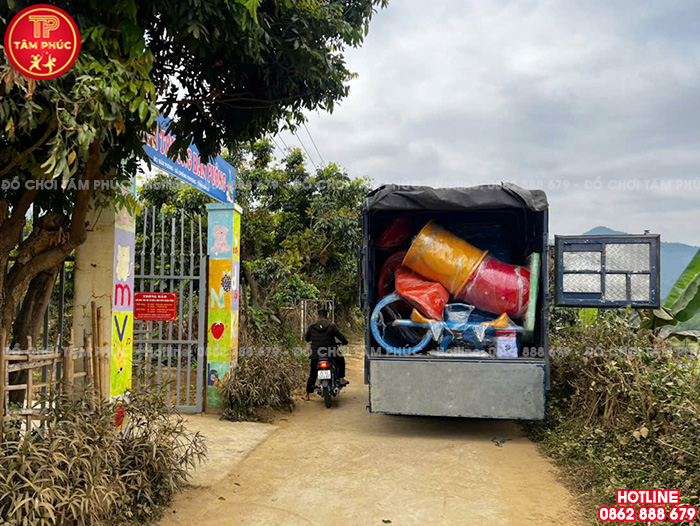 Đồ chơi Tâm Phúc đồng hành cùng Agribank trong chuyến thiện nguyện tại Lào Cai