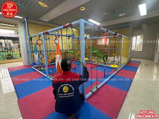 Thi công lắp đặt nhà liên hoàn trong nhà cho bé tại trường mầm non Mỹ Đức, Hà Nội