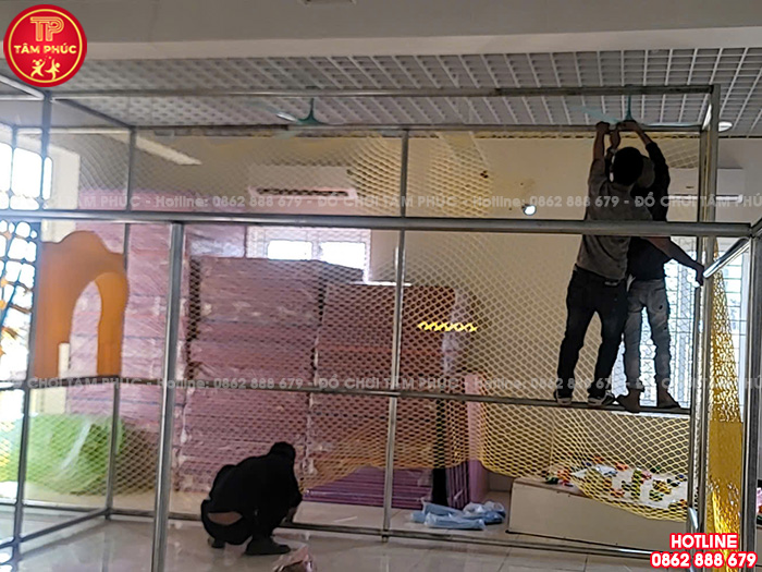 Thi công lắp đặt nhà liên hoàn trong nhà cho bé tại trường mầm non Mỹ Đức, Hà Nội