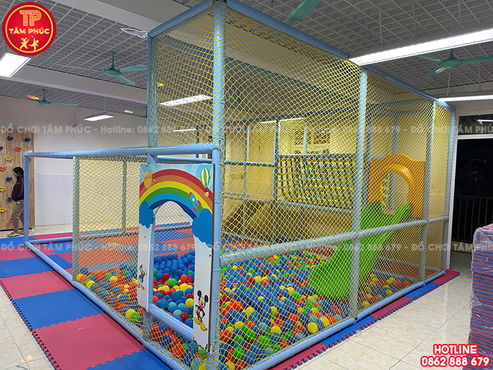 Thi công lắp đặt nhà liên hoàn trong nhà cho bé tại trường mầm non Mỹ Đức, Hà Nội