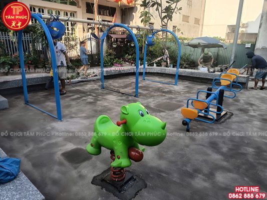 Lắp đặt thiết bị thể dục và đồ chơi ngoài trời cho sân tập thể tại Quảng Ninh