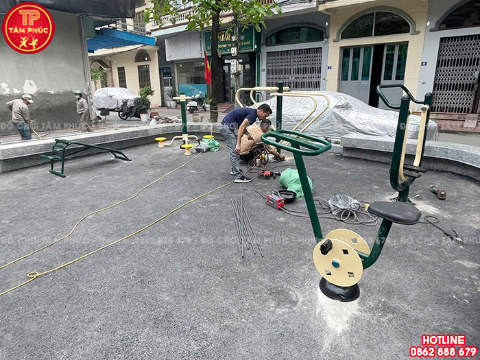 Lắp đặt thiết bị thể dục và đồ chơi ngoài trời cho sân tập thể tại Quảng Ninh