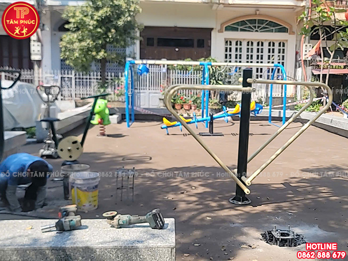 Lắp đặt thiết bị thể dục và đồ chơi ngoài trời cho sân tập thể tại Quảng Ninh