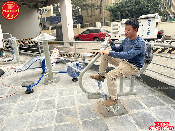 Thi công lắp đặt đồ chơi ngoài trời & máy tập thể dục cho sân chung cư tại Hà Đông, Hà Nội