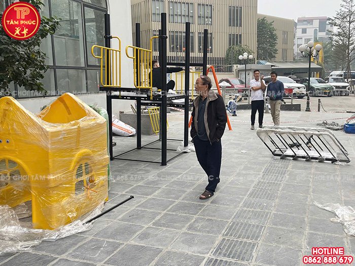 Thi công lắp đặt đồ chơi ngoài trời & máy tập thể dục cho sân chung cư tại Hà Đông, Hà Nội