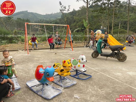 Thi công lắp đặt sân chơi trẻ em tại nhà văn hoá thôn thuộc tỉnh Thái Nguyên