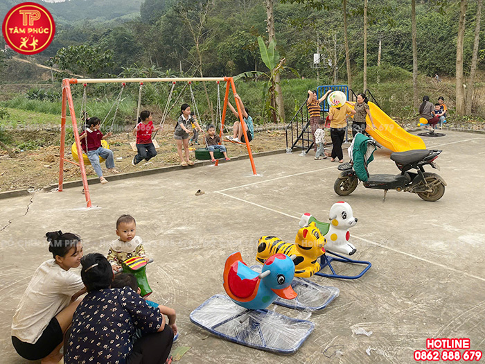 Thi công lắp đặt sân chơi trẻ em tại nhà văn hoá thôn thuộc tỉnh Thái Nguyên