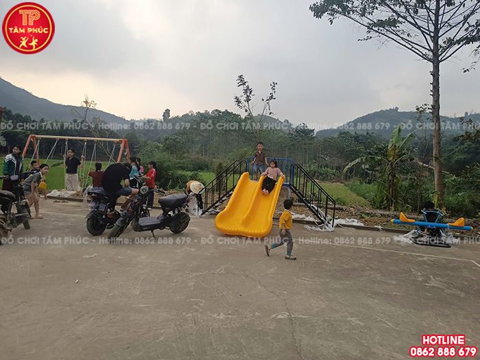 Thi công lắp đặt sân chơi trẻ em tại nhà văn hoá thôn thuộc tỉnh Thái Nguyên