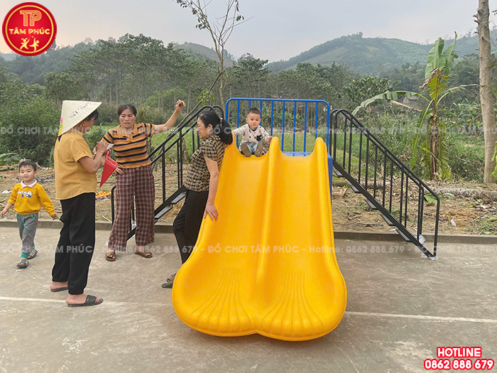 Thi công lắp đặt sân chơi trẻ em tại nhà văn hoá thôn thuộc tỉnh Thái Nguyên