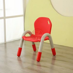 Ghế nhựa đúc cho bé mầm non có tay vịn nhập khẩu NK1-008