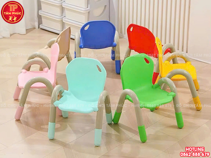 Ghế nhựa đúc cho bé mầm non có tay vịn nhập khẩu NK1-008