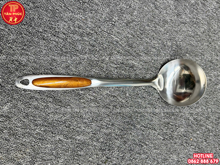 Muôi múc canh inox cán đào cho trường mầm non NT8-033