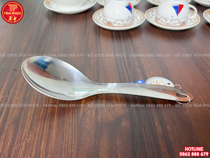 Muôi bẹt inox cán ngắn cho bếp ăn trường mầm non NT8-038