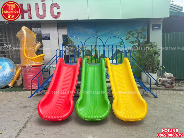 Thang leo cầu trượt ngoài trời 3 máng trượt nhựa nhập khẩu cho bé mầm non