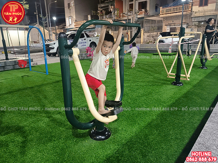 Lắp đặt máy tập thể dục và đồ chơi ngoài trời cho sân cộng đồng tại Hải Phòng
