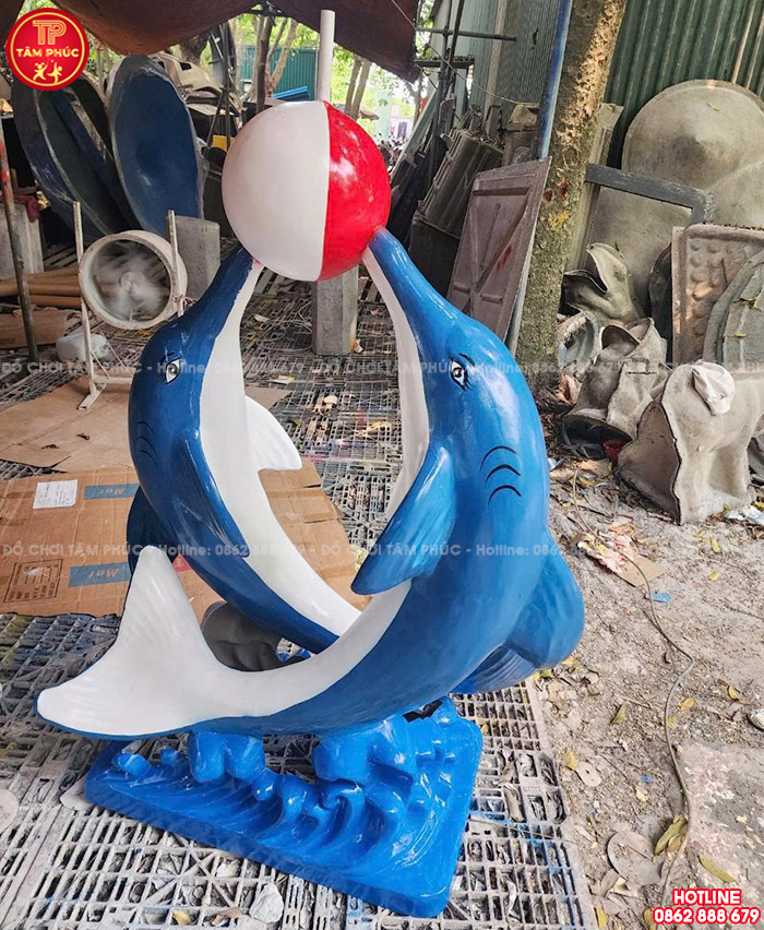 Cá heo chơi bóng phun nước cho bể bơi nhựa Composite TP12-031