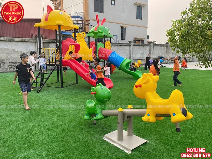 Công trình thi công lắp đặt sân chơi trẻ em ngoài trời khu tập thể tại Hải Dương