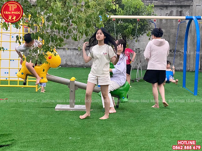 Công trình thi công lắp đặt sân chơi trẻ em ngoài trời khu tập thể tại Hải Dương