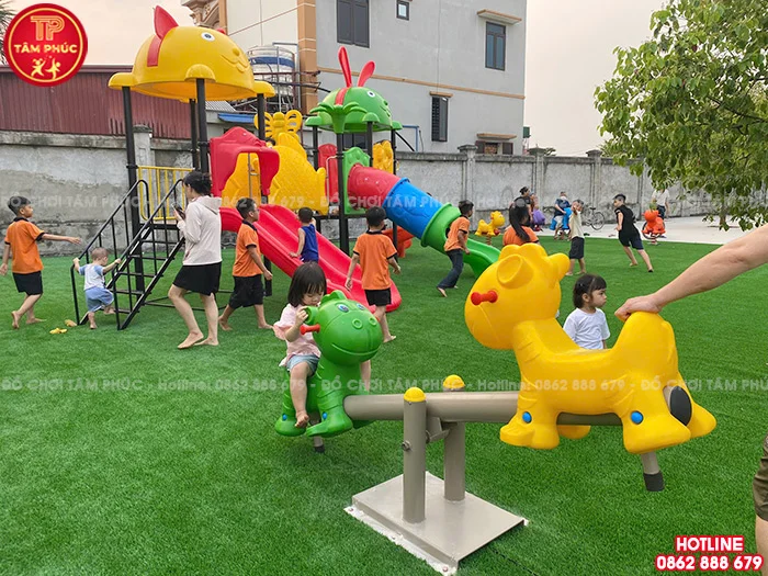 Công trình thi công lắp đặt sân chơi trẻ em ngoài trời khu tập thể tại Hải Dương