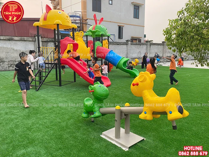 Công trình thi công lắp đặt sân chơi trẻ em ngoài trời khu tập thể tại Hải Dương