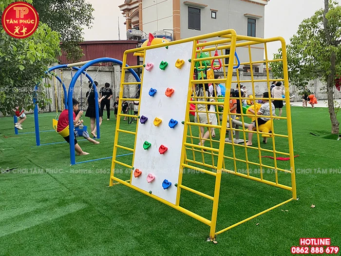 Công trình thi công lắp đặt sân chơi trẻ em ngoài trời khu tập thể tại Hải Dương