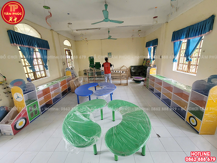 Tủ kệ mầm non gỗ công nghiệp MDF chất lượng cao cho trường học