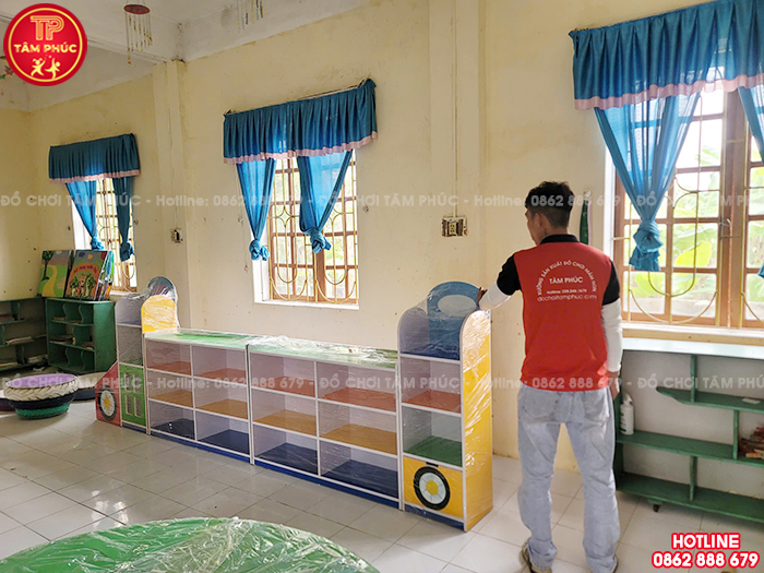 Tủ kệ cho bé mầm non bằng gỗ MDF chất lượng cao, mẫu mã đa dạng