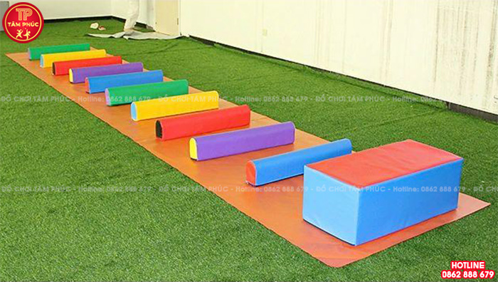 Bộ vượt chướng ngại vật phù hợp cho các bé mầm non vui chơi, rèn luyện thể chất