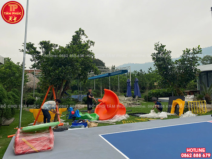 Các thiết bị được Đồ Chơi Tâm Phúc tập kết tại chân công trình trước khi thi công lắp đặt