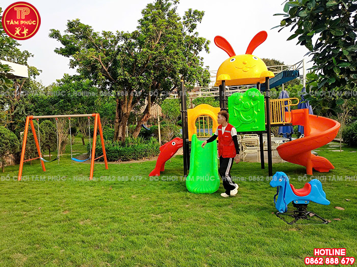 Toàn cảnh khu vui chơi trẻ em ngoài trời tại khu nghỉ dưỡng