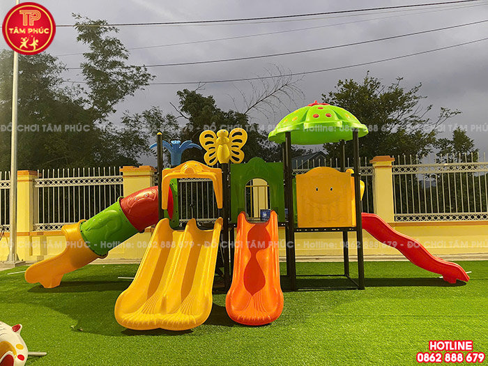 Bộ cầu trượt liên hoàn ngoài trời sau khi lắp đặt xong